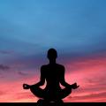 Silhouette en meditation